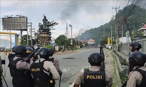 Bạo loạn tại Indonesia, hơn 80 người thương vong