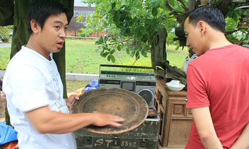 Loạt hàng “cực độc” ở chợ phiên đồ xưa Đà Thành