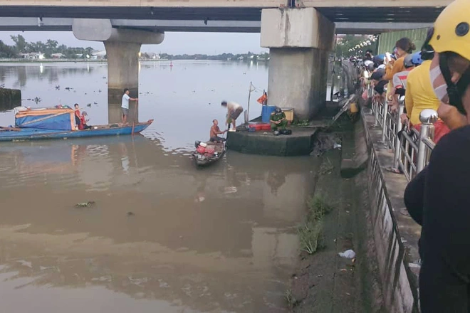 Nam thanh niên nhảy cầu Tân An mất tích dưới sông Vàm Cỏ Tây