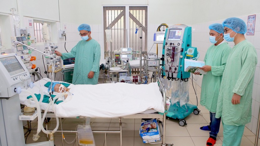 Hồi sinh bệnh nhi viêm cơ tim tối cấp sau 6 ngày chạy ECMO