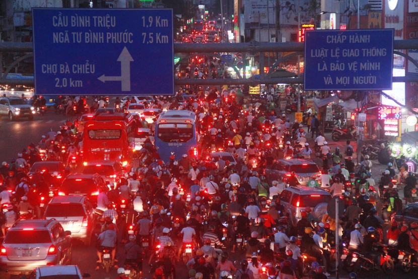 Giao thông Sài Gòn hỗn loạn, 'ngạt thở' những ngày cận Tết