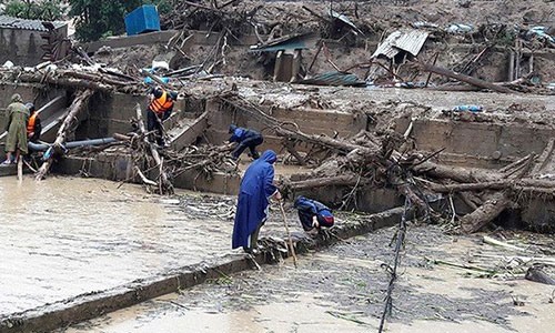 Lũ quét tan hoang, người dân oằn mình: Vì đâu nên nỗi?