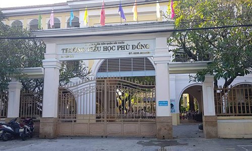 Rơi từ tầng 2 xuống đất, 1 học sinh tiểu học nguy kịch