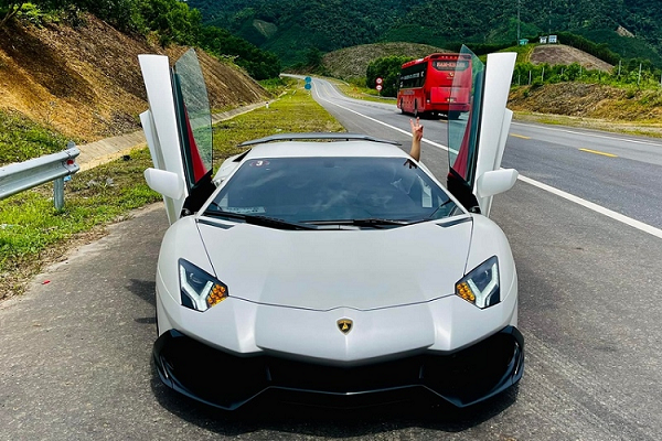 Lamborghini Aventador 50th Anniversario kịch độc "làm dâu" xứ Huế