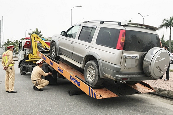 Đỗ xe ôtô ở nơi có biển cấm, có bị tịch thu phương tiện không? 