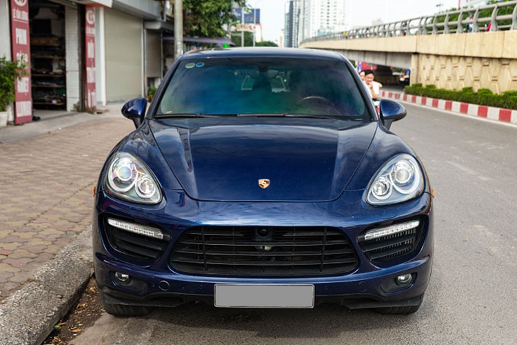 Porsche Cayenne chạy 11 năm, đắt ngang Mercedes–Benz GLC "đập hộp"