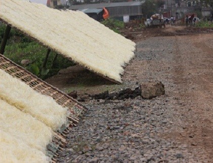 Làng miến “bẩn” Hà Nội: xài hóa chất đổi màu, chỉ bán... không ăn