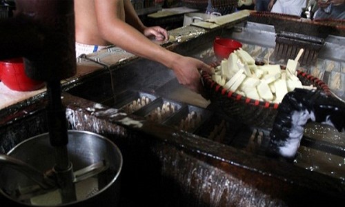 Kem siêu bẩn ra lò thế nào?