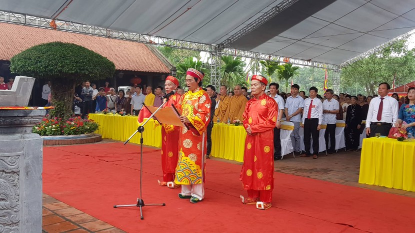 Hàng nghìn người dự lễ hội đền Bia, tưởng nhớ vị “Thánh thuốc Nam” Tuệ Tĩnh