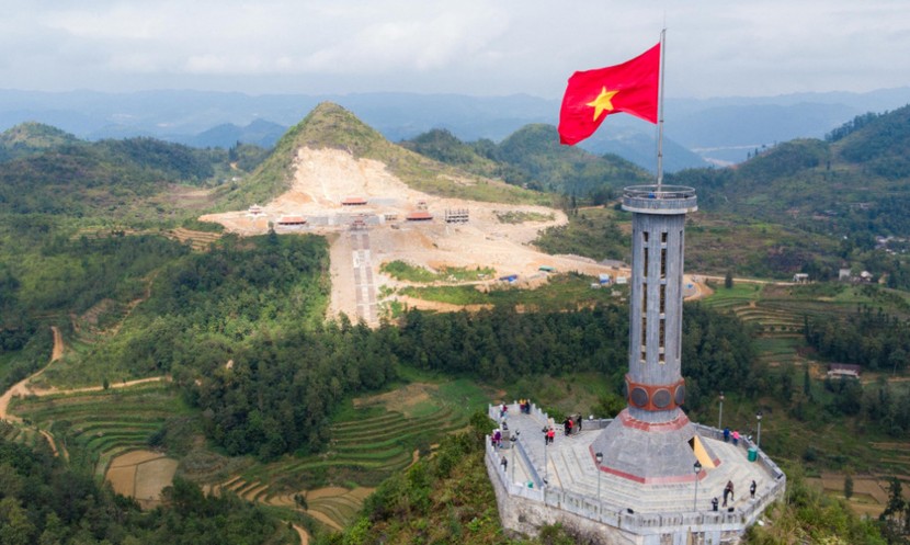 Mã Pì Lèng Panorama, Khu tâm linh Lũng Cú: Đen thôi, đỏ quên đi?!