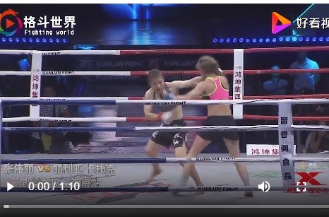 Video: Nữ võ sĩ UFC tung cú đá vào cổ khiến đối thủ ngất xỉu 