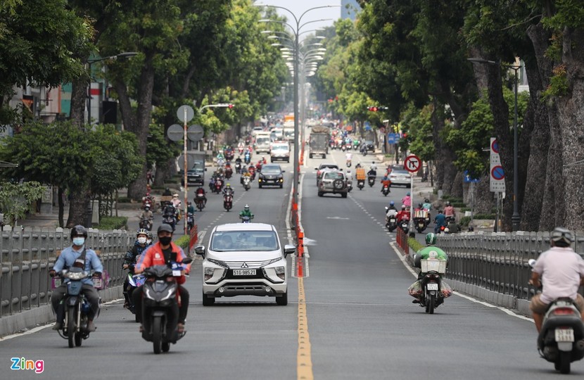 Đường phố TP.HCM ngày càng đông