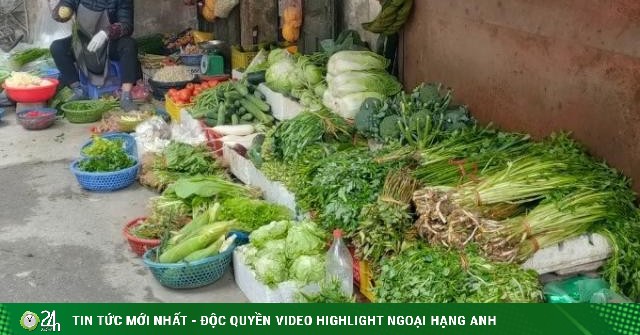 Đi chợ thời COVID-19: Rau xanh đắt hơn thịt bò, hương liệu xông "cắt cổ" 