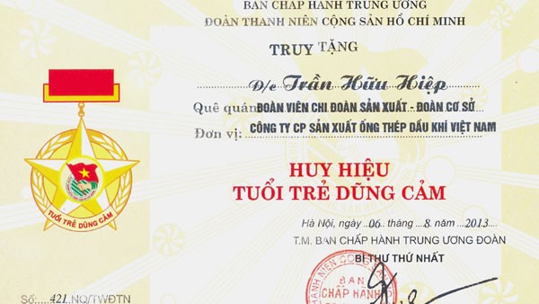 Truy tặng Huy hiệu “Tuổi trẻ dũng cảm” cho Trần Hữu Hiệp