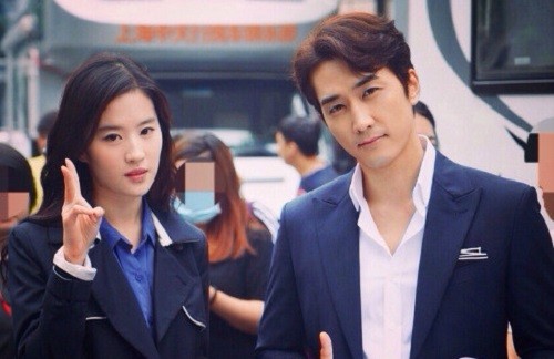 Lưu Diệc Phi lấp lửng chuyện chia tay Song Seung Hun?