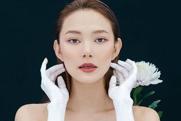 Minh Hằng nude táo bạo trong bộ ảnh sinh nhật mừng tuổi 33