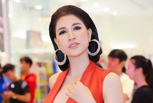 Trang Trần “làm gì căng” sau bản tin VTV lên án livestream vô văn hóa