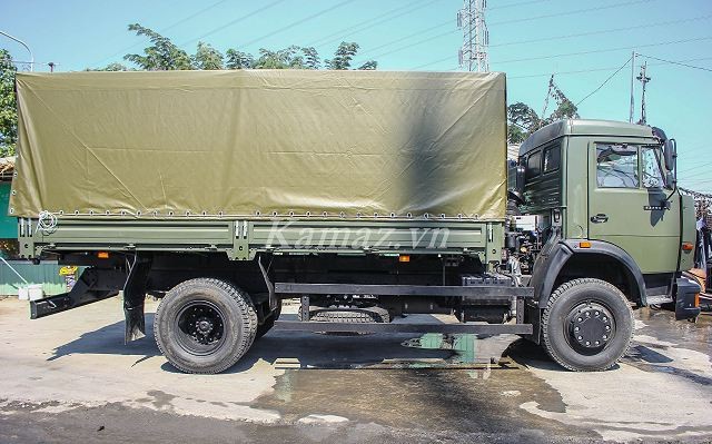 Công ty KAMAZ Nga chuyển giao xe quân sự cho Việt Nam