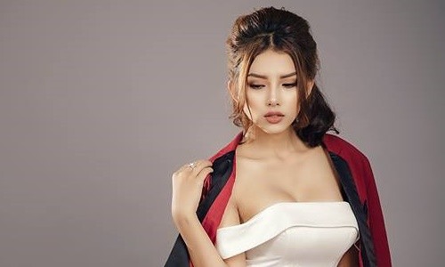 Nhan sắc "hot girl bán xúc xích", bạn gái Phạn Mạnh Quỳnh