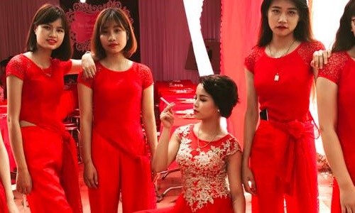 DJ đắt show nhất Hà thành “lầy lội” trong ngày ăn hỏi