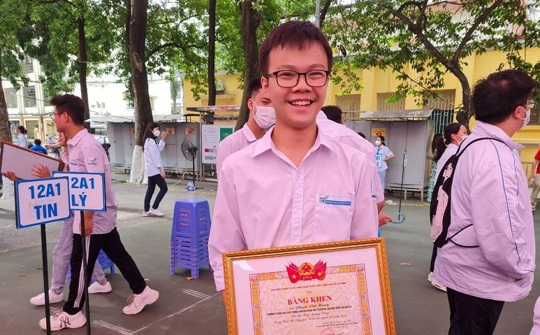 Hai chàng trai “vàng” Olympic quốc tế: Vui, tự hào trong ngày khai giảng