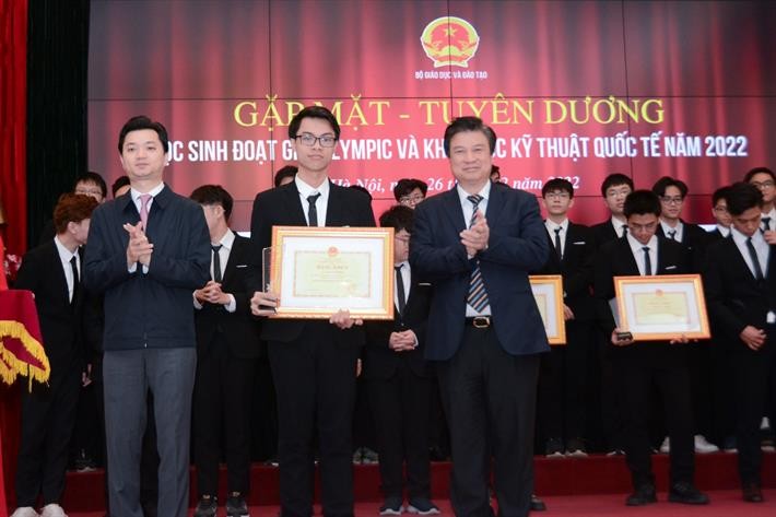 Tuyên dương 33 học sinh đoạt giải Olympic và Khoa học kỹ thuật quốc tế 2022