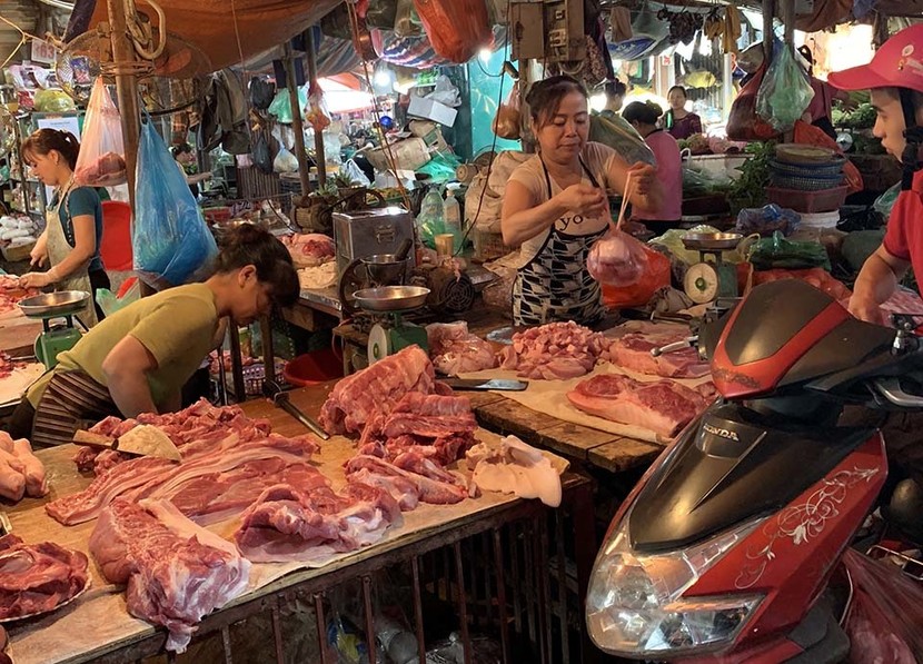 Giá lợn tăng giá kinh hoàng, dân lo không có thịt gói bánh chưng