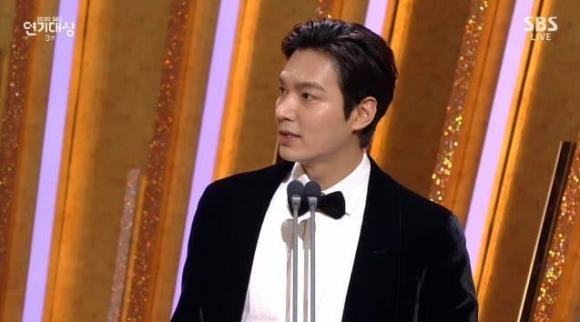 Không ngờ Lee Min Ho cũng có ngày bị dìm hàng tơi tả