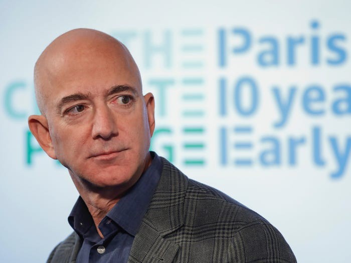 Trước khi từ chức CEO, Jeff Bezos xây dựng đế chế Amazon thế nào?