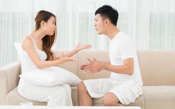 Mẹ bị ngã gãy tay... than thở một câu làm tôi lặng người 