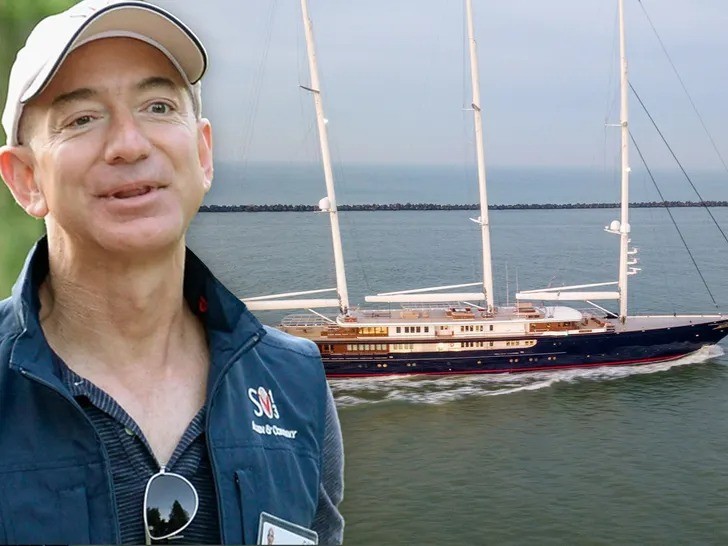 Ảnh mới nhất siêu du thuyền cao nhất thế giới của Jeff Bezos