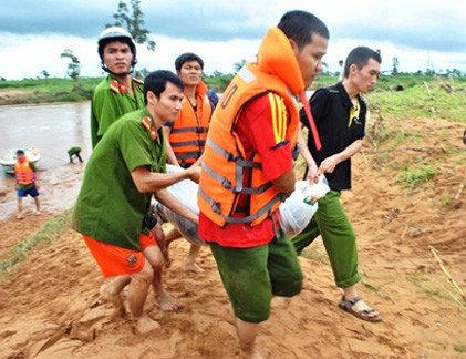 Tình huống hi hữu, thảm thương trong bão số 8