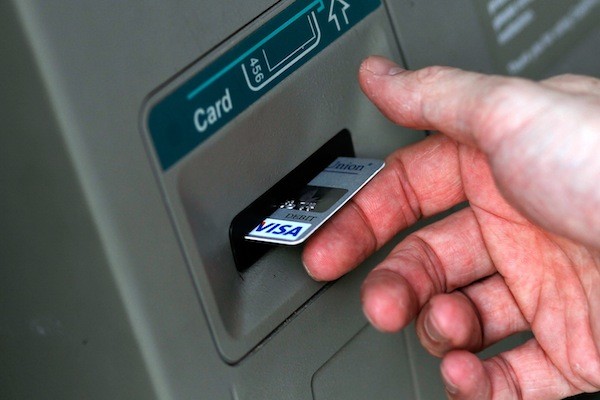  Bắt một người Nga dùng thẻ ATM giả tại Nha Trang 