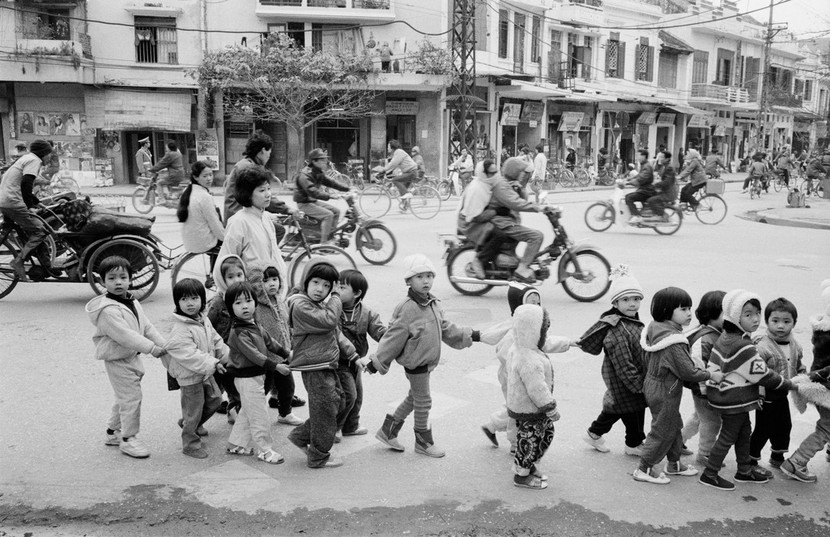 Bồi hồi ngắm Hà Nội năm 1990 trong ảnh của John Vink (1)