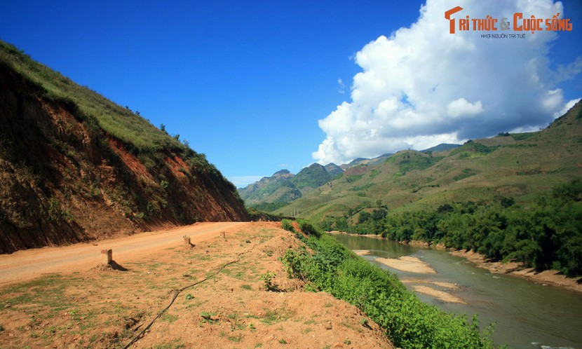 Tuyệt đẹp cung đường hoang sơ, ít người biết chạy dọc sông Mã