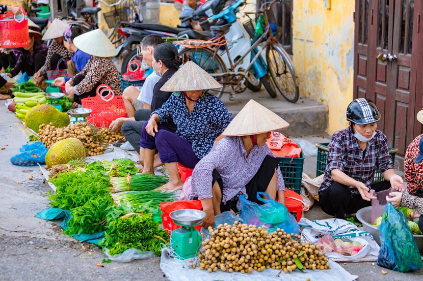 Chợ cổ gần 700 tuổi ở Nam Định, bán loạt quà quê ‘rẻ như cho’