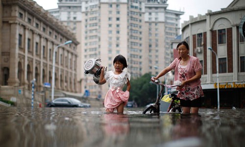 Mưa lũ kỷ lục ở Trung Quốc qua ảnh