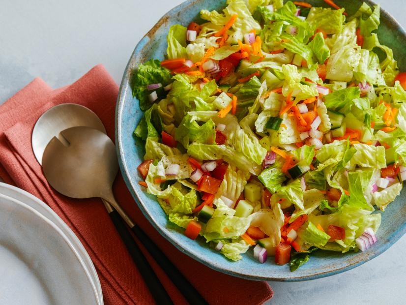 Thường xuyên ăn salad để giảm cân, nữ sinh đi cấp cứu vì một sai lầm