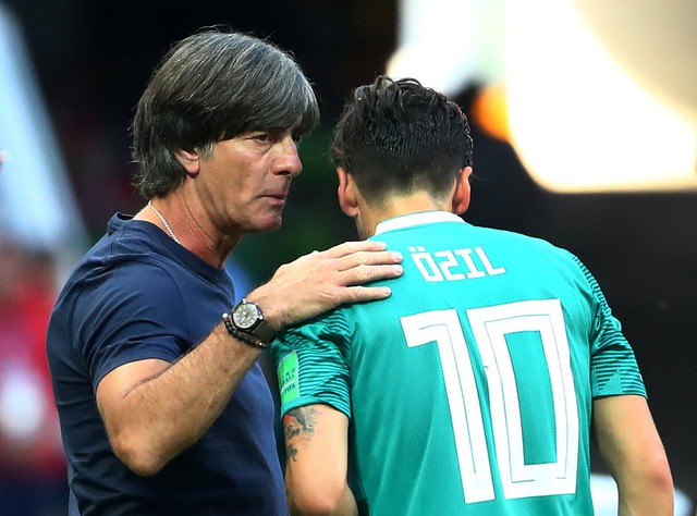 Joachim Low hết bài, Đức hết một kỷ nguyên, fan chờ chu kỳ mới