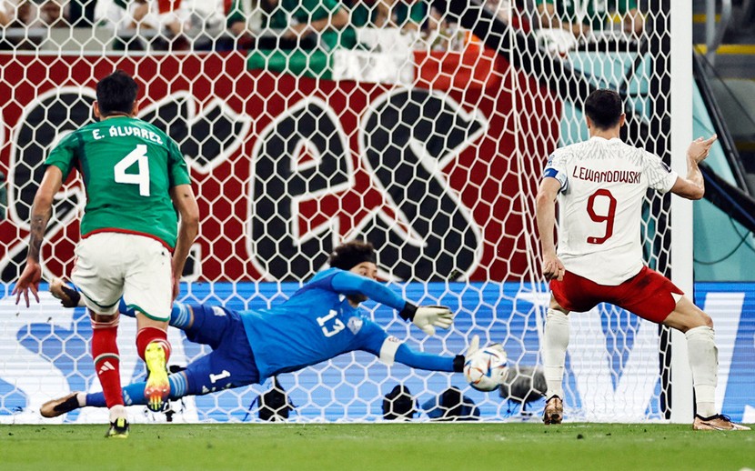 Lewandowski sút 11m trượt, Ba Lan chia điểm đáng tiếc với Mexico