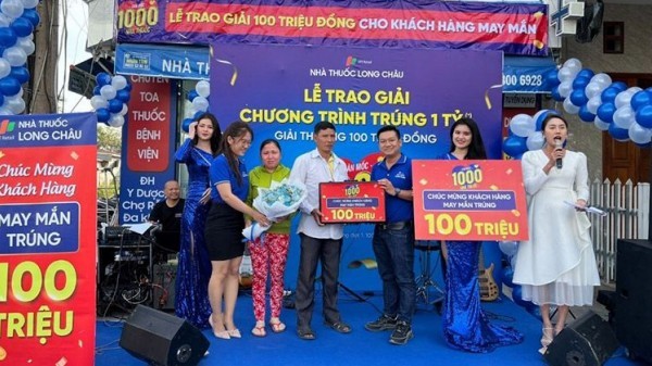 FPT Long Châu trao thưởng hàng trăm triệu đồng tri ân khách hàng