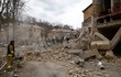 Cận cảnh thủ đô Ukraine hoang tàn khi Nga dồn dập oanh kích