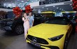 Mercedes-AMG SL43 hơn 7 tỷ của Chi Bảo mua tặng vợ kém 16 tuổi