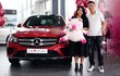 "Soi Mercedes-Benz GLC và VinFast Lux SA2.0 của vợ chồng Bùi Tiến Dũng