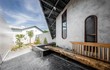 Thiết kế 3 giếng trời, ngôi nhà thoáng mát chẳng kém resort