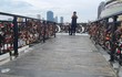 Những ổ khóa “huyền thoại” trên cây cầu đặc biệt nhất Đà thành