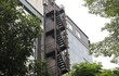 Chung cư mini, khách sạn tại Hà Nội chi trăm triệu đồng lắp thang thoát hiểm