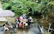 Giới trẻ lên núi tránh nóng: Ăn gà nướng, uống cà phê bên suối