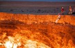 Hãi hùng “cổng địa ngục” có thật trên Trái đất: Cháy rừng rực không ngừng