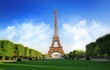 Tháp Eiffel từng suýt bị dỡ bỏ vì lý do không ngờ